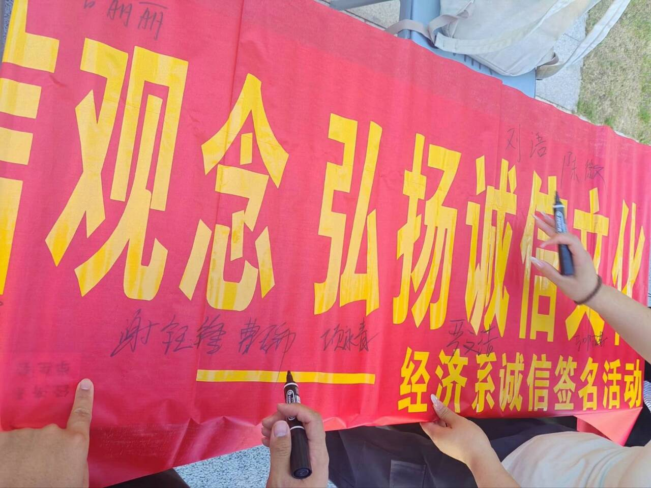 1716357994920950.png 18561ef42057ef24090e99461640dc4f.png