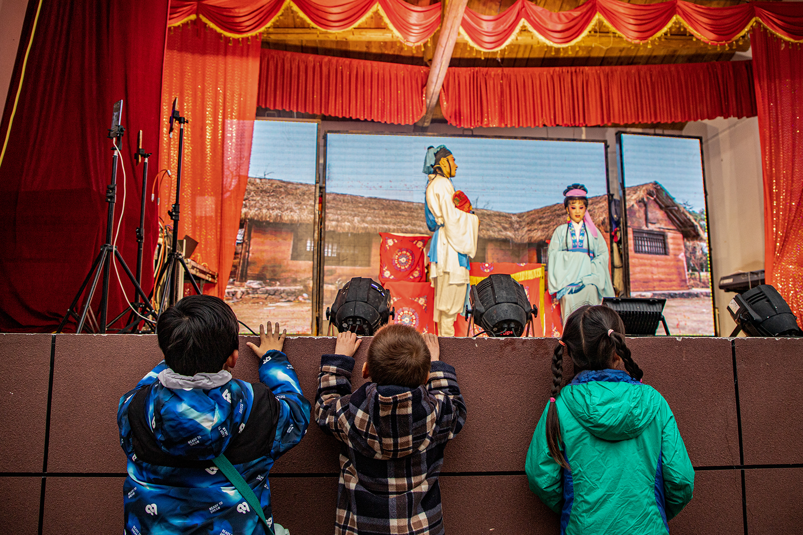 2022级摄影专业骆方丽&mdash;&mdash;摄影作品《家门口看大戏，文化惠民暖民心》