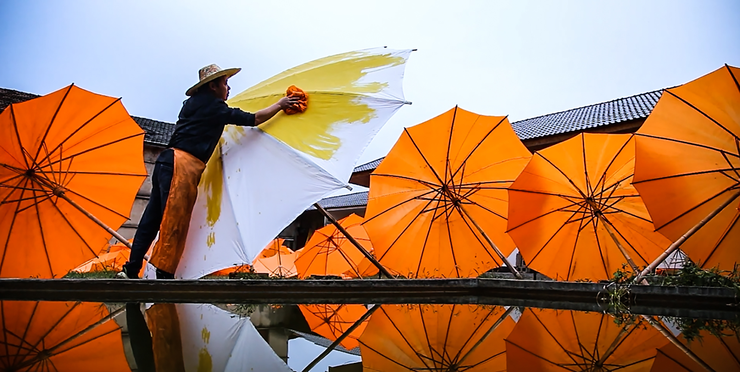 2022级摄影专业刘佳怡&mdash;&mdash;摄影作品《百年匠心，锻伞成花》